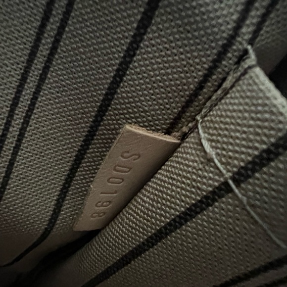 Louis Vuitton Monogram pre-owned Wristlet with Dust Bag and Louis Vuitton Bag. - Picture 11 of 12